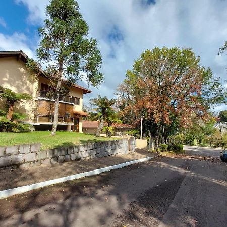 Apto Amplo E Aconchegante Proximo Ao Lago Negro Gramado Bagian luar foto